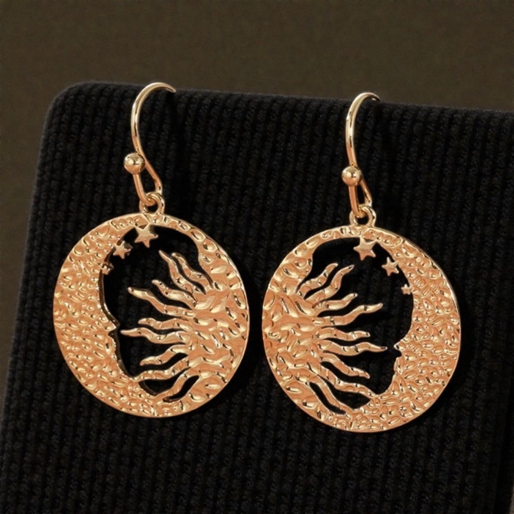Gold Plated Sun and Moon Disc Earrings. New. - Picture 4 of 7